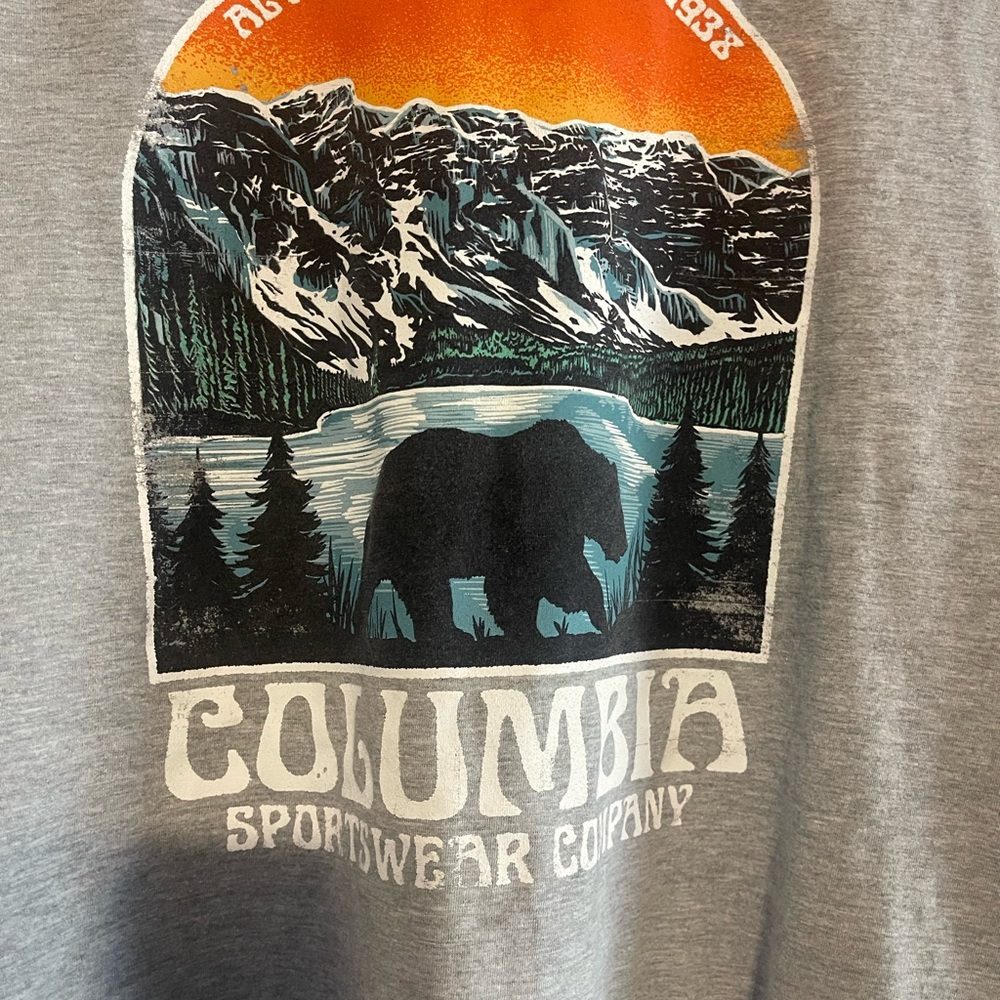 Columbia Gray T-Shirt with Mountain and Bear Design Mens XXL